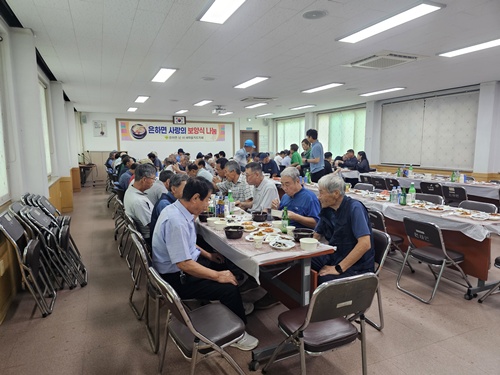 은하면 남·녀새마을지도자회, 중복 맞아 '사랑의 보양식 나눔'